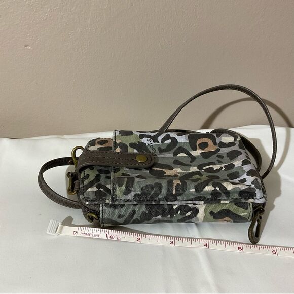 Sakroots Wristlet/Crossbody Wildlife inspired Animal Print - Picture 4 of 9